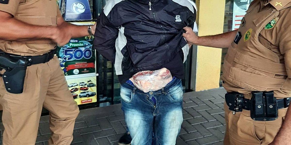 Homem é detido com peça de carne escondia de baixo da roupa no Bairro Angra dos Reis