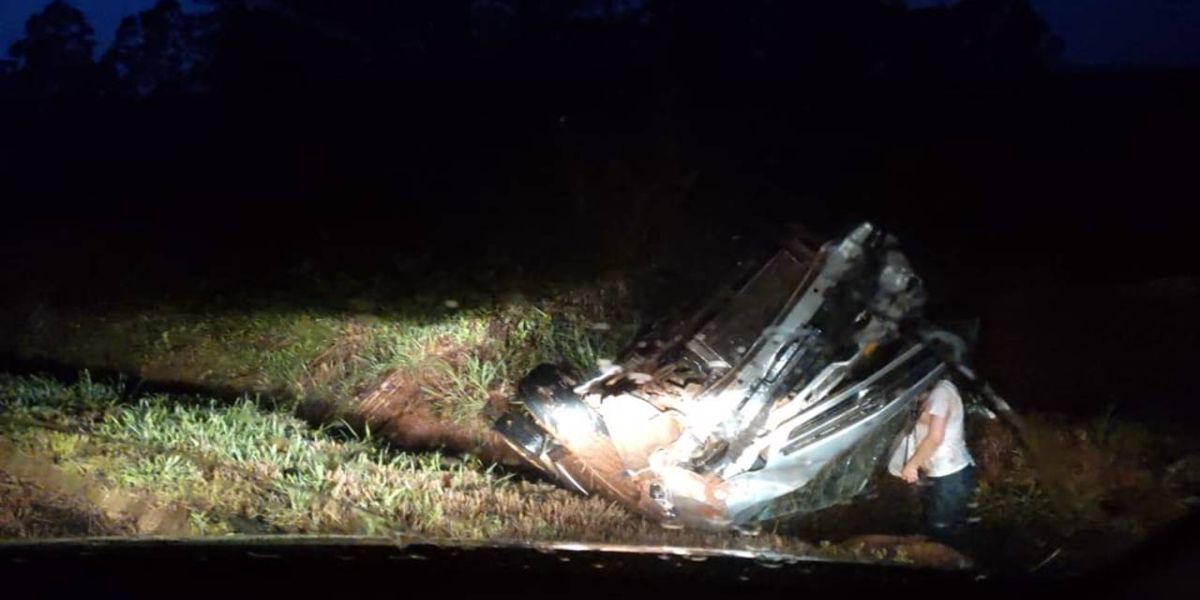 Quatro pessoas ficam feridas após capotamento na PR-180 entre Nova Aurora e Cafelândia