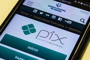 Bancos centrais do Brasil e da Europa estudam interligar Pix com sistema de pagamentos instantâneos