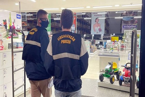 Procon Cascavel fiscaliza preços e qualidade de brinquedos e roupas infantis