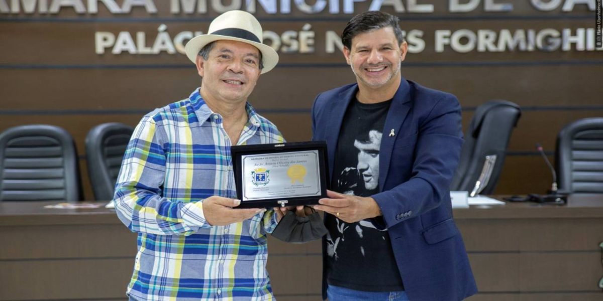 Capoeirista Mestrinho recebe Medalha Darci Israel em homenagem na Câmara