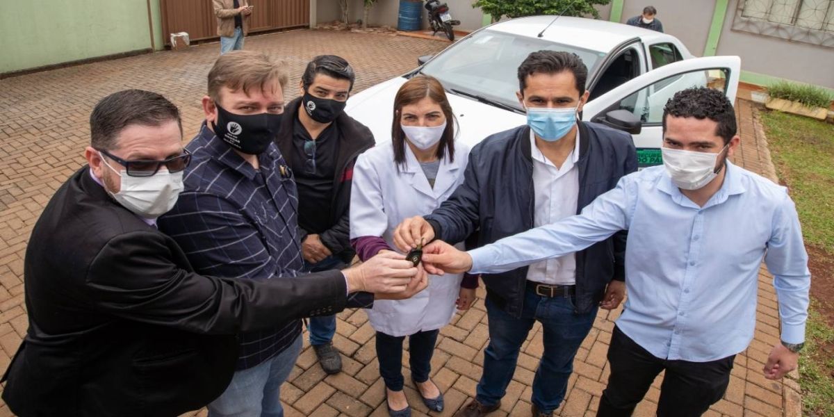 Pacheco entrega carro zero quilômetro para a Comunidade Terapêutica Renascer em Cascavel