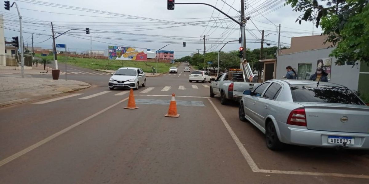 Atenção para novo semáforo em funcionamento na Avenida Itália x Rua Áustria, no Cascavel Velho