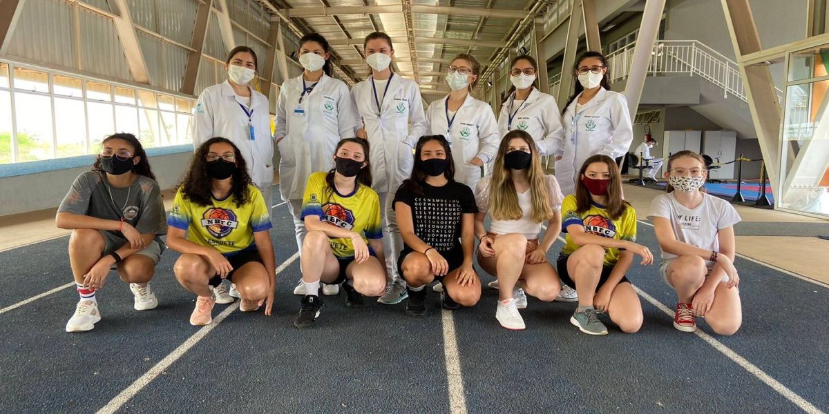 Acadêmicas de Nutrição da Univel realizam atendimento às atletas do Novo Basquete Feminino