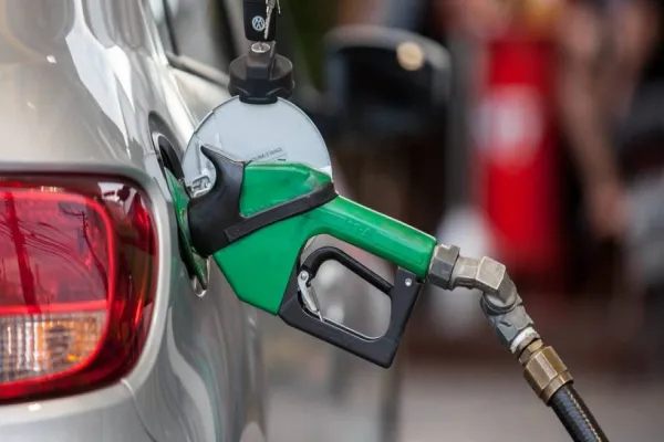 Foto relacionada a notícia: Petrobras eleva preço da gasolina e do gás de cozinha em mais de 7%