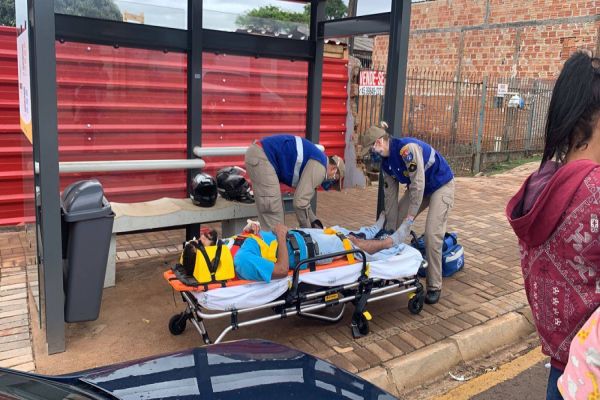 Imagem referente a notícia: Motociclista sofre contusão na mão após colisão de trânsito na Rua Itália