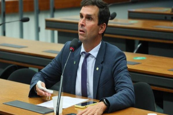 Comissão aprova vagas para filhos estudarem na mesma escola onde os pais trabalham