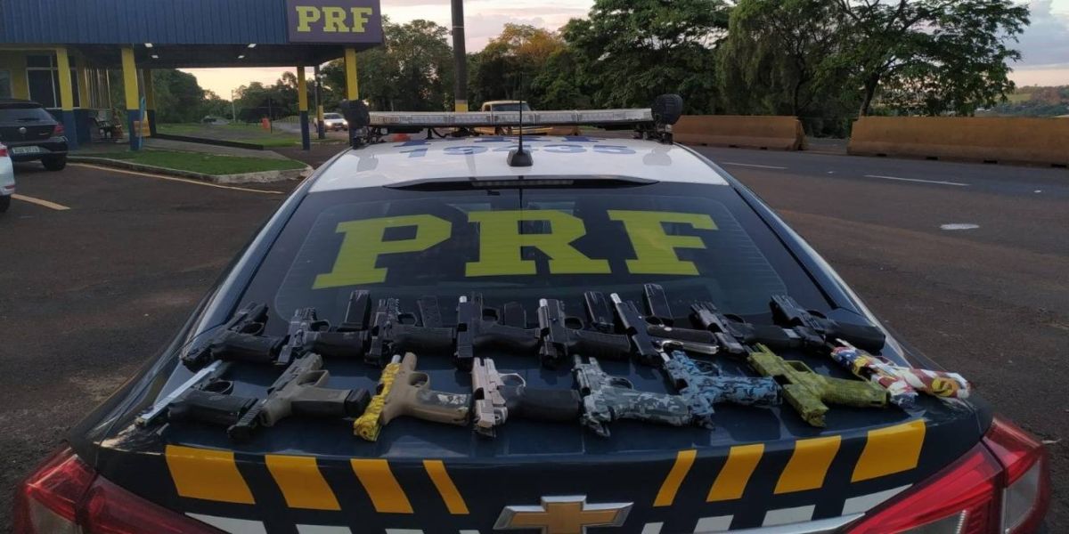 PRF apreende arsenal de 16 pistolas e 20 carregadores ocultos no tanque de combustível na BR-277