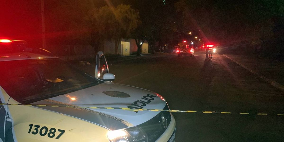 Homem é morto a tiros dentro de automóvel no Bairro Parque São Paulo em Cascavel