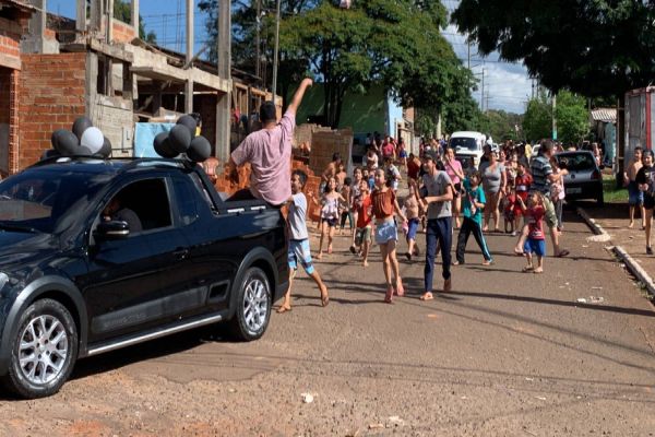 Dia das Crianças: Caveiras Cascavel e 6ºBPM realizam a entrega de doces na região norte