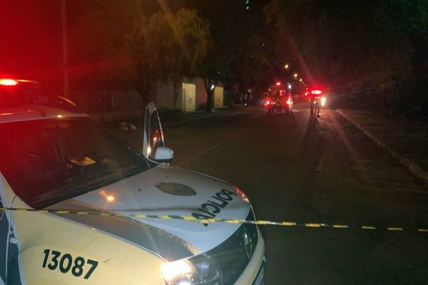 Homem é morto a tiros dentro de automóvel no Bairro Parque São Paulo em Cascavel