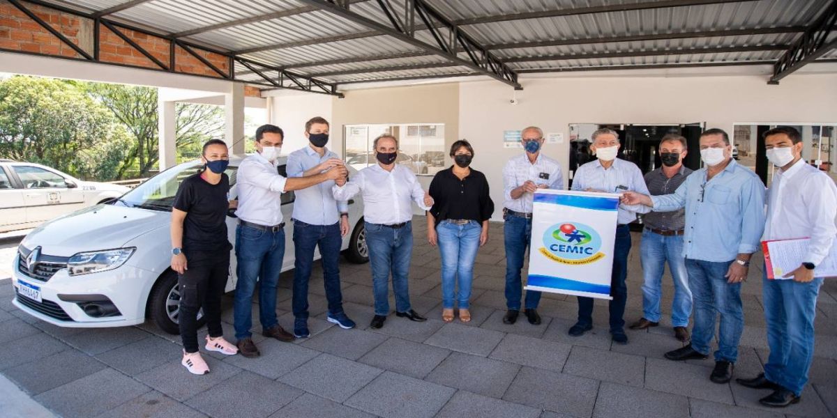 Pacheco entrega carro zero quilômetro para o CEMIC em Cascavel