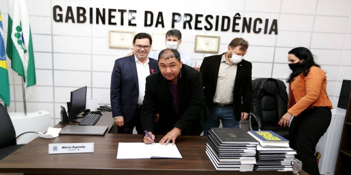 Joceh da Auto Escola (MDB) toma posse para substituir Edson Souza por 30 dias