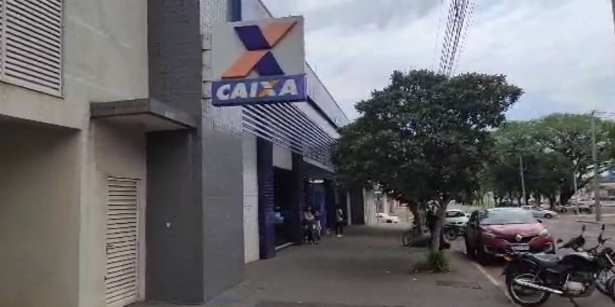 Caixa Econômica emite nota sobre demora para atendimento em agência bancária em Cascavel