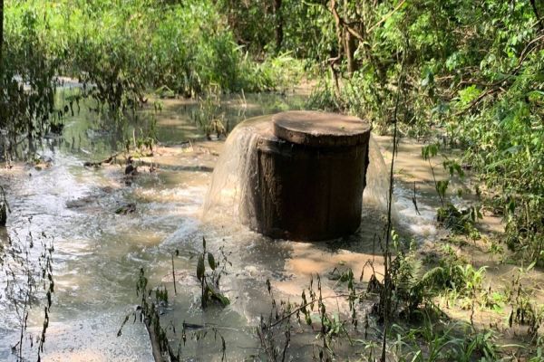 Imagem referente a notícia: Moradores do Loteamento Belmonte reclamam de esgoto vazando a mais de 4 dias