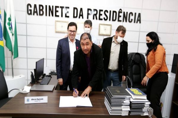 Joceh da Auto Escola (MDB) toma posse para substituir Edson Souza por 30 dias