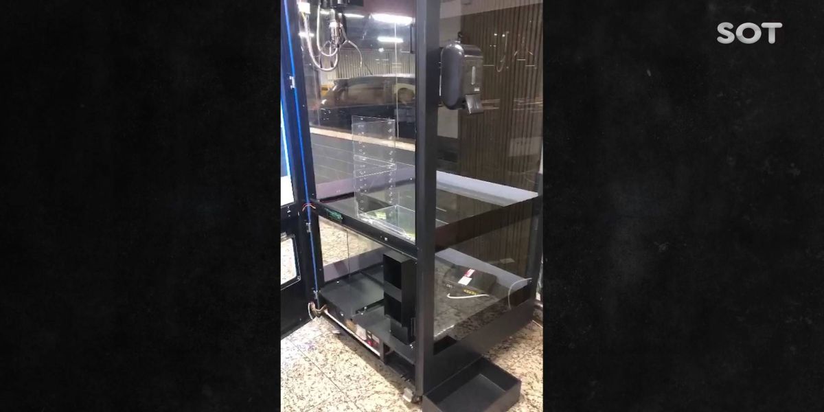 Máquina de pegar ursinhos é furtada dentro de supermercado em Cascavel