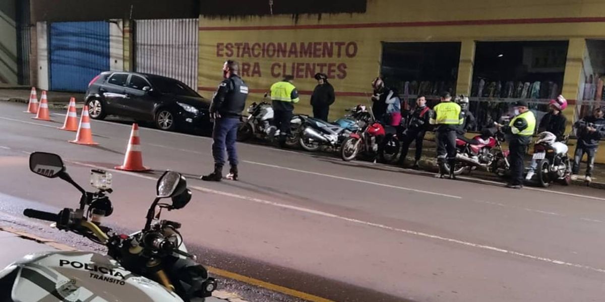 Condutor fura bloqueio de fiscalização de trânsito gerando 4 multas grave e gravíssimas