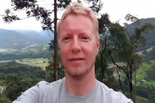 Imagem referente a notícia: Policial Civil é morto pela própria filha a facadas em São Miguel do Oeste