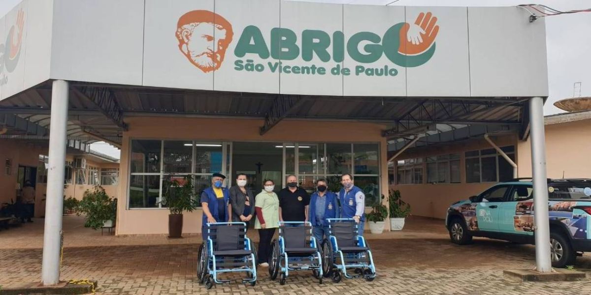 Projeto Mobilidade para Todos realiza a entrega de 9 cadeiras de rodas