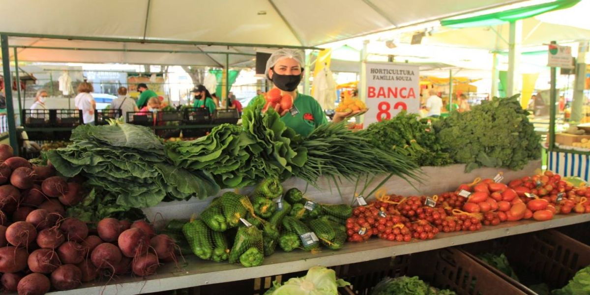 Feira do Pequeno Produtor permanecerá no estacionamento do Teatro Municipal