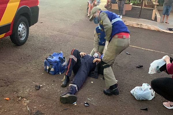 Socorristas do Samu fica ferido após colisão de trânsito no Jardim Clarito em Cascavel