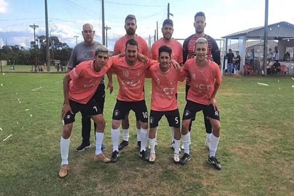 Foto relacionada a notícia: Começou a todo o vapor a na 3ª Copa Arena Buenão de Futebol 7 em Cascavel