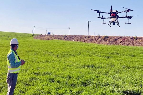 Associado Sicredi Vanguarda investe em drone para pulverização das lavouras