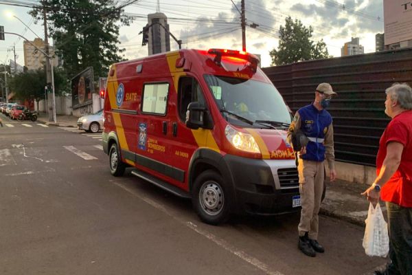 Idoso de 74 anos é atropelado por moto e veiculo foge do local sem prestar apoio na região central