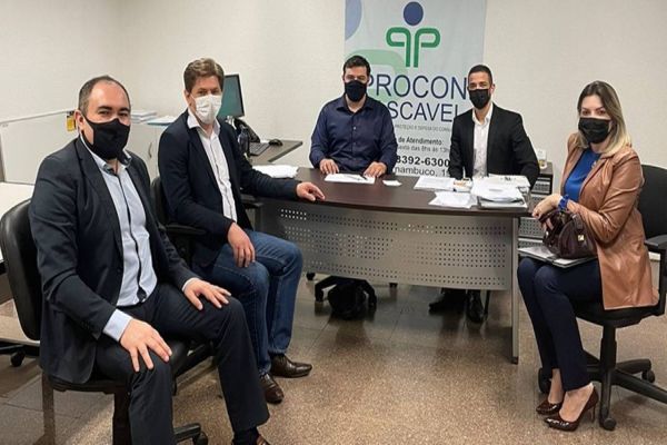 Procon Cascavel e bancos debatem melhorias no atendimento ao público