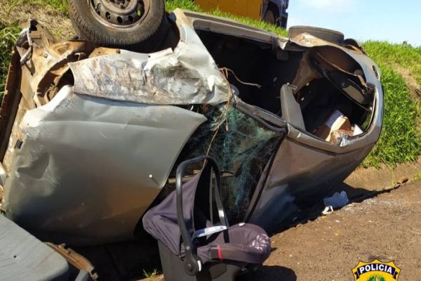 Imagem referente a notícia: Cadeirinha salva vida de bebê de um ano em grave acidente na BR-369