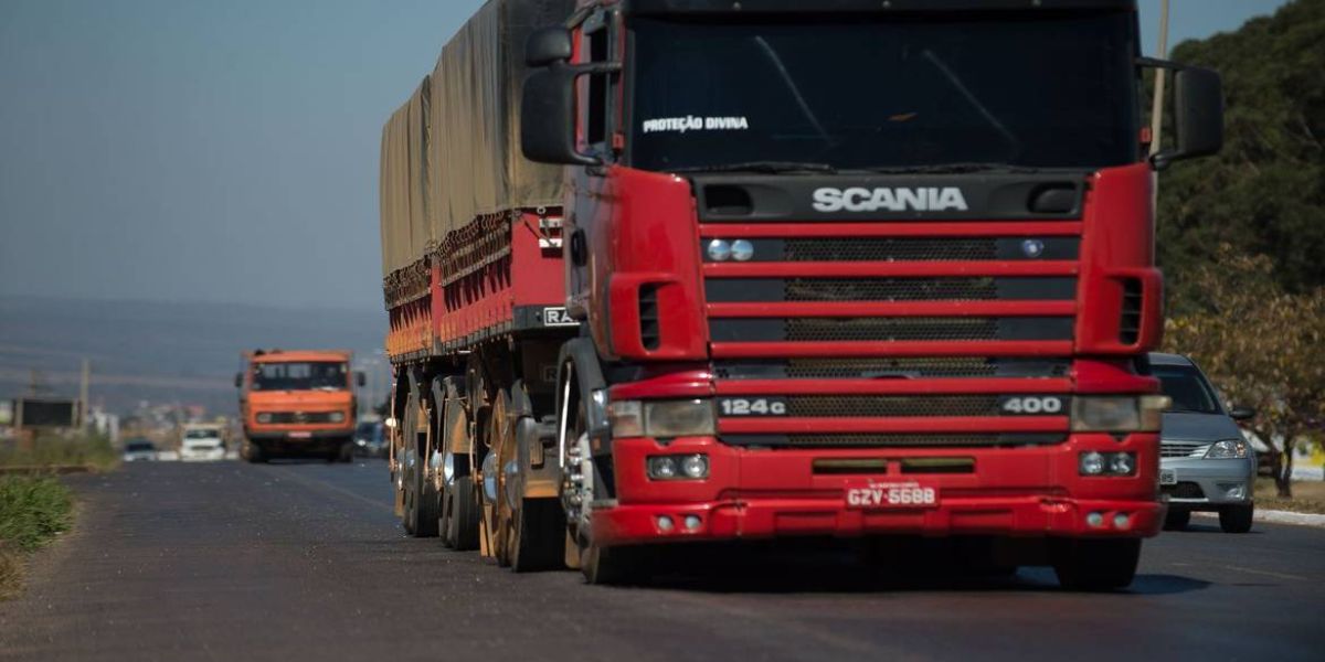 Sancionada a lei que altera tolerância no excesso de peso de caminhões