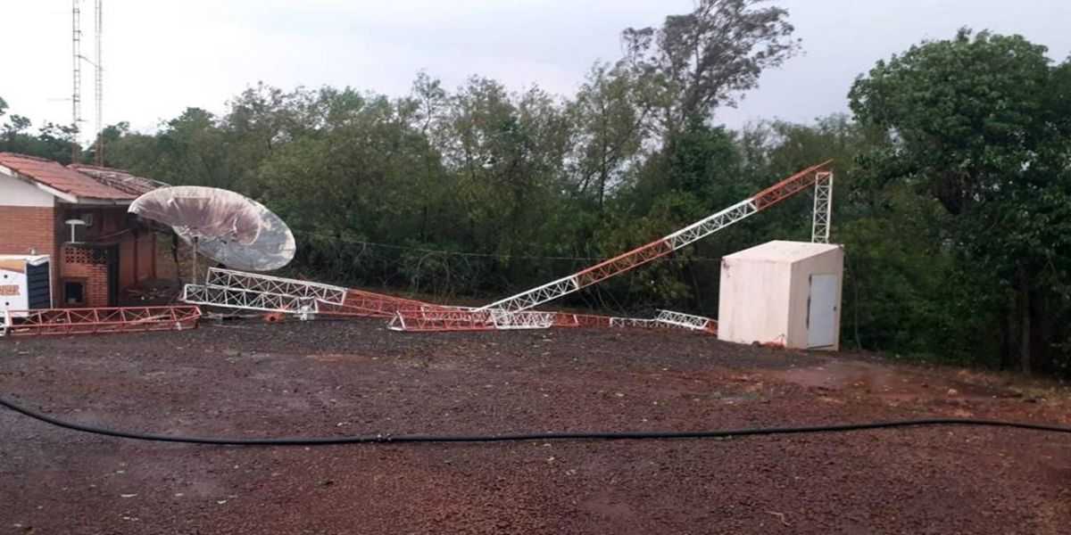 Temporal derruba torre de transmissão da Costa Oeste 93,3 FM em Santa Helena