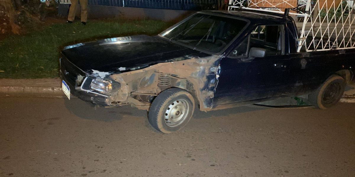 Casal fica ferido após colisão no Bairro Floresta; Condutor do carro abandonou o veiculo e se evadiu
