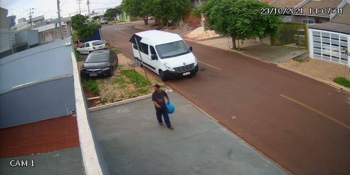 Patinete elétrico é furtado de residência no Angra dos Reis; Câmera registra toda a ação do marginal