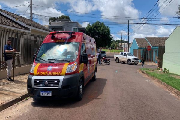 Imagem referente a notícia: Motociclista de 24 anos fica ferida após colisão na Rua Arlindo Oscar Carelli