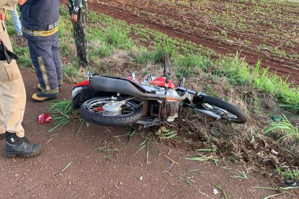 Imagem referente a notícia: Pneu de moto fura e Casal fica ferido ao sofrer queda na BR-467 em Cascavel