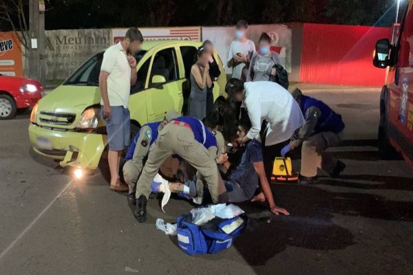 Imagem referente a notícia: Motociclista sofre fratura de tíbia e fíbula após colisão de trânsito no Jardim Alvorada