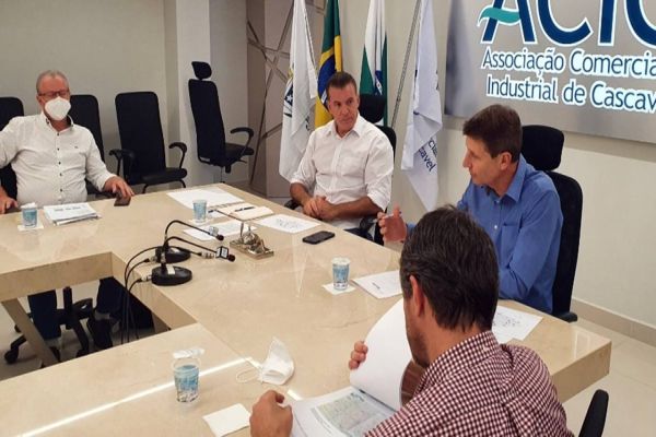 Entidades se reúnem com Roman, na Acic, e defendem reitoria para o IFPR