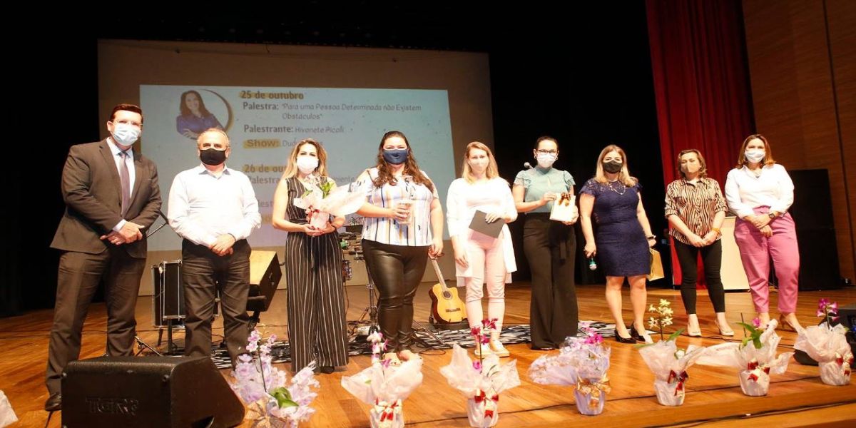 Evento com palestra, música e prêmios marca o início das comemorações do Dia do Servidor