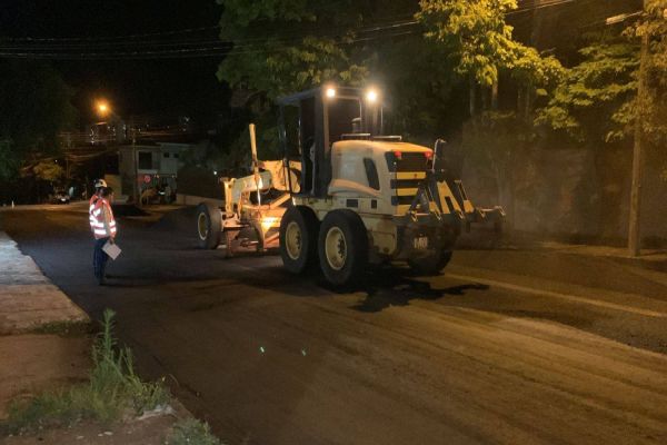 Cascavel reforça trabalhos de recuperação de ruas e estende trabalhos à noite