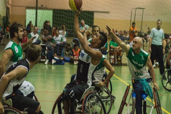 Mais de cem atletas representam Cascavel nos Parajaps em Londrina