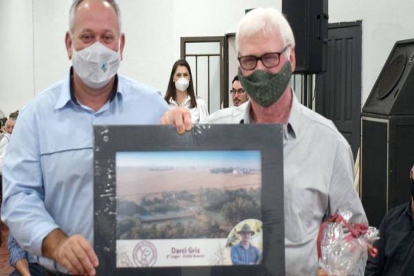 Produtores de vinhos coloniais são premiados em evento tradicional no Oeste do Paraná