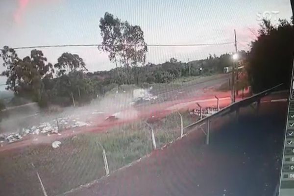 Câmera registra momento de acidente na PR-483 que resultou na morte de um motorista de Cascavel