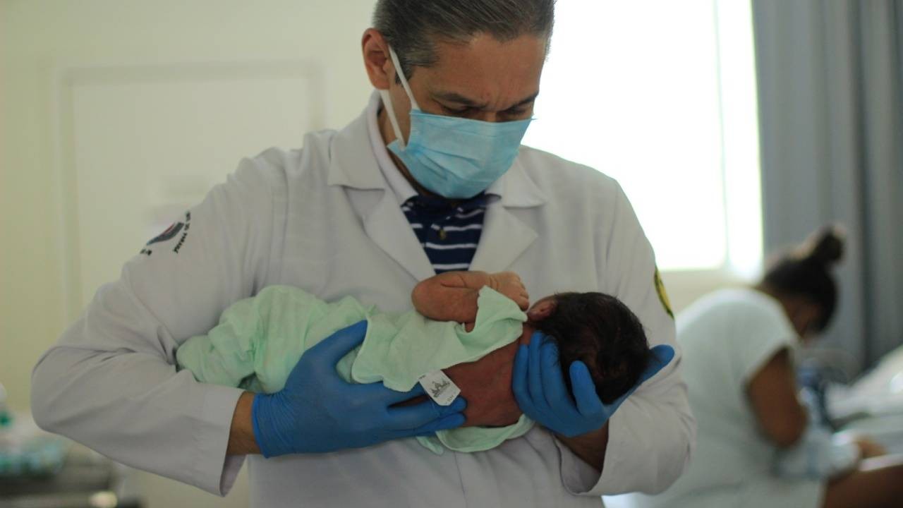 Osteopatia neonatal: atendimento preventivo no Huop ajuda na amamentação