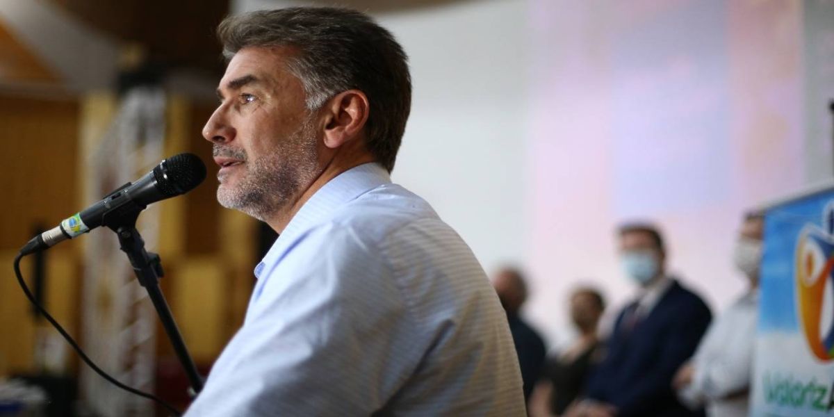 Dia do Servidor: Paranhos anuncia reposição salarial e antecipa 13º salário do funcionalismo