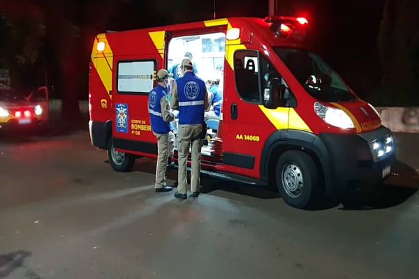 Homem fica em estado grave após ser eletrocutado, enquanto furtava fios na Rua Rio Grande do Sul