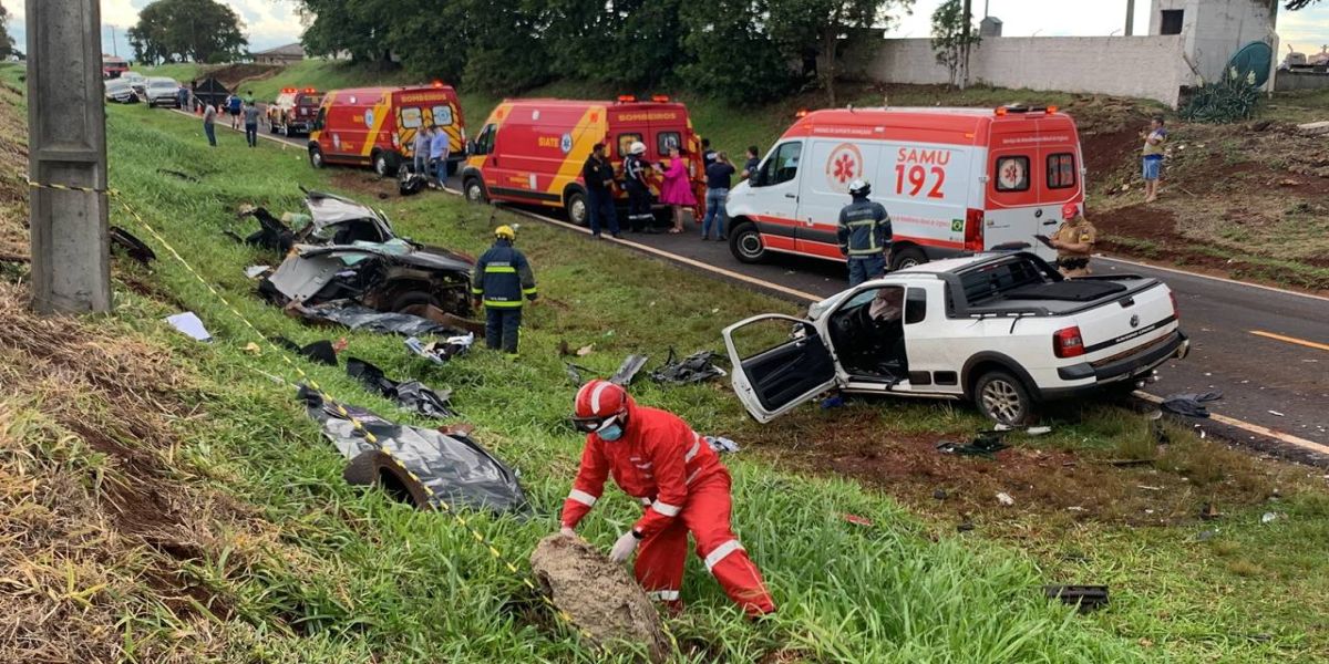 Seis pessoas morrem sendo três crianças após em gravíssima colisão entre carros na PR-180