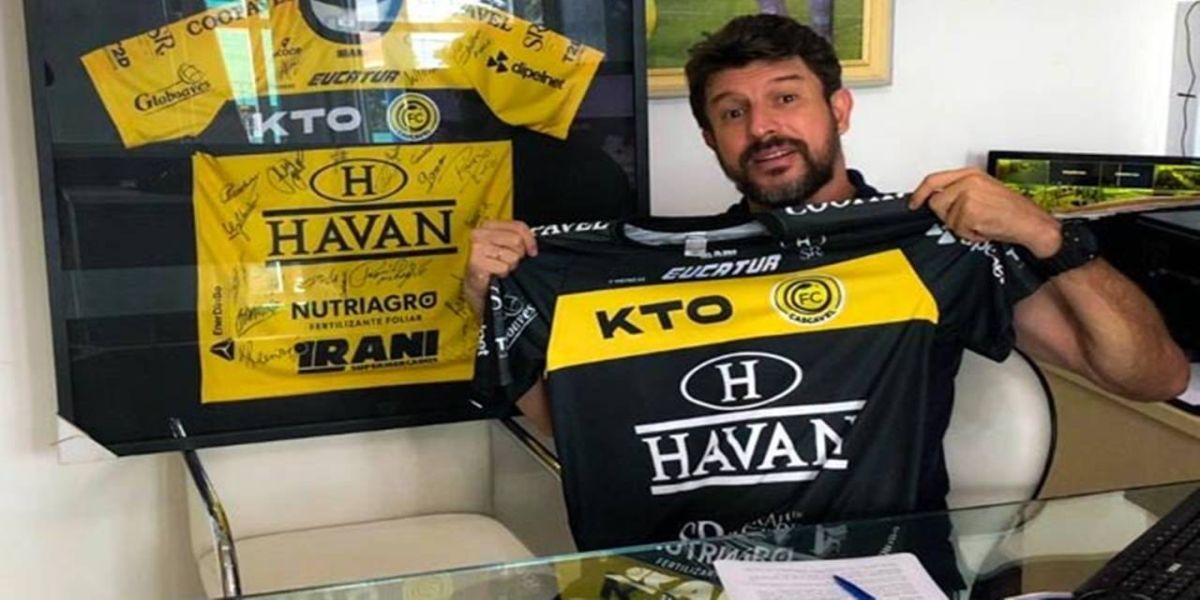 Tcheco renova com FC Cascavel e segue no comando da Serpente Aurinegra para temporada 2022