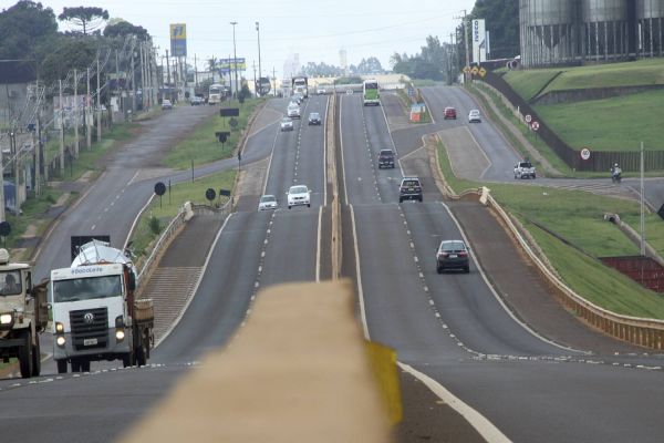 Feriado prolongado aumenta o fluxo de veículos em 25% na BR-277